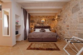 HOTEL, PRODAJA, KORČULA, 613 m2, 8-soban + 6 VPM, Vela Luka, Коммерческая недвижимость