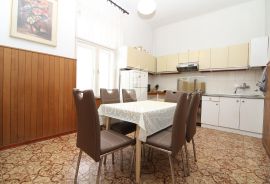 Opatija, stan za adaptaciju na odličnoj lokaciji, Opatija, Appartment