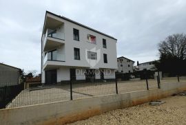 Poreč, fantastičan stan u prizemlju 500 m od mora!, Poreč, Apartamento