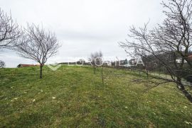 Zagreb, Gajnice, građevinsko zemljište sa starom kućom 6432 m2, Zagreb, Land