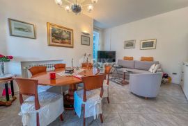 OPATIJA, CENTAR - stan u povijesnoj vili u centru Opatije, 50m od mora, Opatija, Appartment