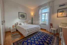 OPATIJA, CENTAR - stan u povijesnoj vili u centru Opatije, 50m od mora, Opatija, Appartment