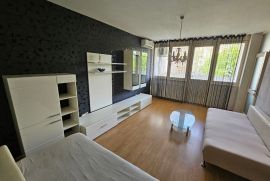 Zagreb/ Prečko 60m2, dvosoban, 3.kat, zgrada na tram.stanici, Zagreb, Wohnung