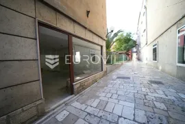 Zadar, Centar, poslovni prostor površine 70m2 na atraktivnoj lokaciji, Zadar, Gewerbeimmobilie