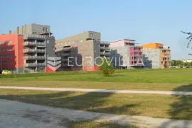 Zagreb Vrbani III luksuzan penthouse prvi red do jezera, Zagreb, Apartamento