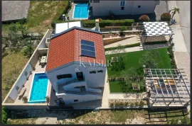 Zadar,Novigrad - Vila s grijanim bazenom i dva apartmana uz more, Novigrad, Maison