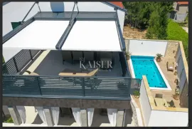 Zadar,Novigrad - Vila s grijanim bazenom i dva apartmana uz more, Novigrad, Maison