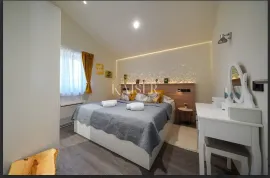 Zadar,Novigrad - Vila s grijanim bazenom i dva apartmana uz more, Novigrad, Maison