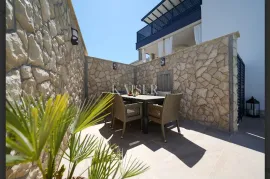 Zadar,Novigrad - Vila s grijanim bazenom i dva apartmana uz more, Novigrad, Σπίτι