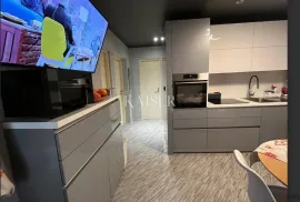 Zadar,Novigrad - Vila s grijanim bazenom i dva apartmana uz more, Novigrad, Σπίτι