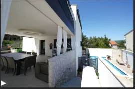 Zadar,Novigrad - Vila s grijanim bazenom i dva apartmana uz more, Novigrad, Famiglia