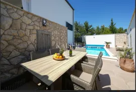 Zadar,Novigrad - Vila s grijanim bazenom i dva apartmana uz more, Novigrad, Maison