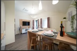 Zadar,Novigrad - Vila s grijanim bazenom i dva apartmana uz more, Novigrad, Famiglia