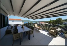 Zadar,Novigrad - Vila s grijanim bazenom i dva apartmana uz more, Novigrad, Maison