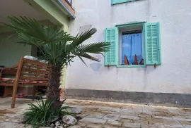 Dramalj, Crikvenica-  primorska autohtona kuća sa panoramskim pogledom na more, Crikvenica, Дом