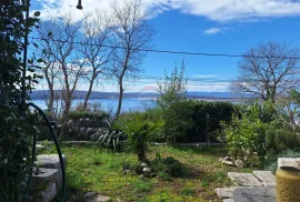 Dramalj, Crikvenica-  primorska autohtona kuća sa panoramskim pogledom na more, Crikvenica, Дом