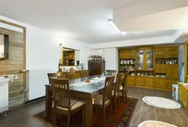 Opatija, Lovran -apartmanska kuća 450m2 sa 4 stana, Opatija - Okolica, House