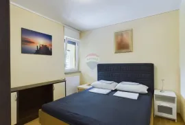 Opatija, Lovran -apartmanska kuća 450m2 sa 4 stana, Opatija - Okolica, Σπίτι