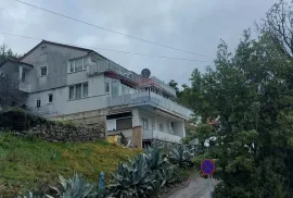 MOŠĆENICE - Samostojeća kuća sa 14 apartmana, Mošćenička Draga, Дом