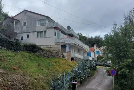 MOŠĆENICE - Samostojeća kuća sa 14 apartmana, Mošćenička Draga, Дом