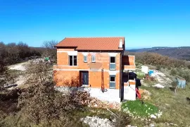 Istra, Buje okolica, kuća u izgradnji s bazenom, Buje, Maison