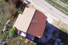 Istra, Buje okolica, kuća u izgradnji s bazenom, Buje, Maison