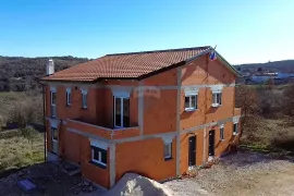 Istra, Buje okolica, kuća u izgradnji s bazenom, Buje, Maison