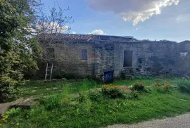 Istra, Momjan-okolica, istarsko imanje za adaptaciju od 95.000 m2, Buje, Дом