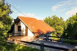 Markuševec 170m² - velika okućnica, sauna, Zagreb, Maison