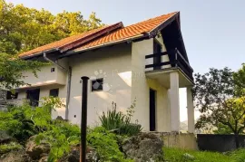 Markuševec 170m² - velika okućnica, sauna, Zagreb, Maison