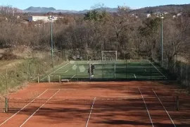 VIŠKOVO KUĆA SA STANOM I POSLOVNIM PROSTOROM, Viškovo, Famiglia