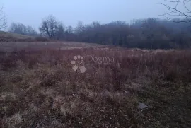 Poljoprivredno zemljište uz šumu, Zagreb, Land