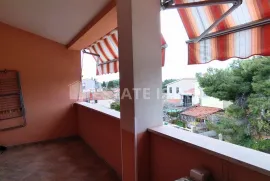 Pula-Štinjan Apartmanska kuća s pogledom na more, Pula, Maison