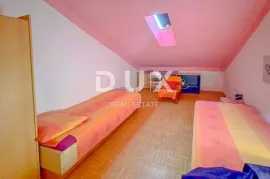 ISTRA, PULA- Stan za adaptaciju u centru s pogledom na more + DODATNI APARTMAN, Pula, Kвартира