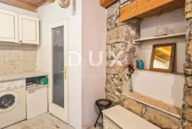 ISTRA, PULA- Stan za adaptaciju u centru s pogledom na more + APARTMAN, Pula, Daire