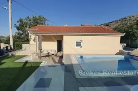 Moderna prizemnica s bazenom, Omiš, Casa