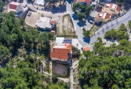 Samostojeća kuća sa 20 soba i restoranom, Omiš, Maison