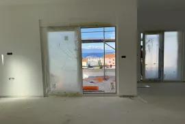 Otok Krk - Malinska, stan u novogradnji s pogledom na more, Malinska-Dubašnica, Wohnung