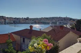 Mali Lošinj - Samostojeća kuća drugi red do mora, Mali Lošinj, Casa