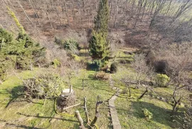 Zagreb, Donje Prekrižje samostojeća kuća s velikom okućnicom, Zagreb, Casa