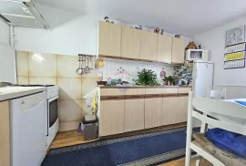 Zagreb, Donje Prekrižje samostojeća kuća s velikom okućnicom, Zagreb, Casa