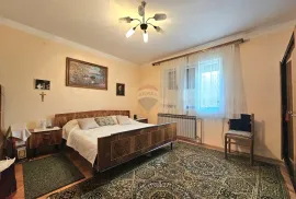 Zagreb, Donje Prekrižje samostojeća kuća s velikom okućnicom, Zagreb, Casa