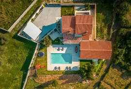 Istra, Kunj - Villa s bazenom i okućnicom od 2208 m2, Raša, Σπίτι