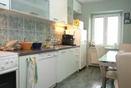 SELCE, manja obiteljska kuća u centru, Crikvenica, House