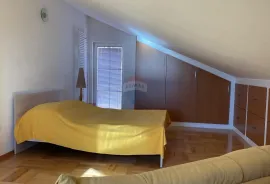 Rijeka, Rešetari, villa, 400 m2, 3 stana, Rijeka, Famiglia