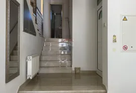 Rijeka, Rešetari, villa, 400 m2, 3 stana, Rijeka, Famiglia