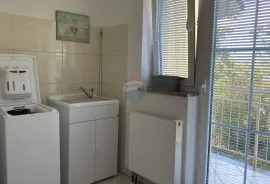 Rijeka, Rešetari, villa, 400 m2, 3 stana, Rijeka, Famiglia