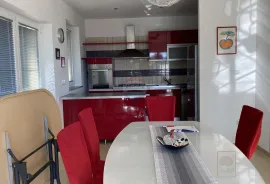 Rijeka, Rešetari, villa, 400 m2, 3 stana, Rijeka, Famiglia