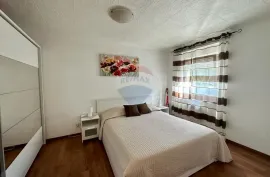 Otok Krk - trosoban stan u Njivicama, Omišalj, Appartement