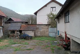 Ogulin,Vitunj - prodaje se drvena kuća sa okućnicom, Ogulin, Famiglia